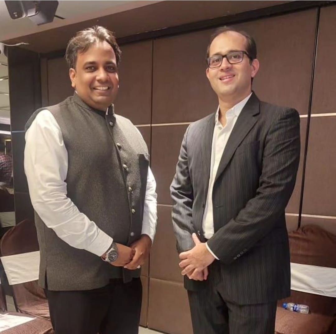 Mayur Agarwal owner of Makworth Finserv meeting Ashish Naik Axis Mutual fund fund Manager 