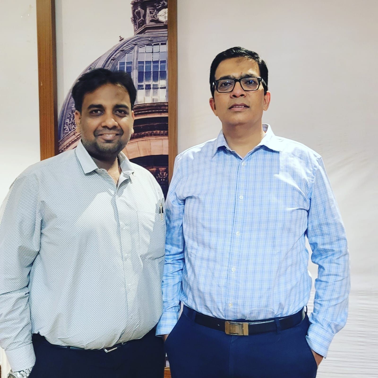 Mayur Agarwal - owner of makworth Finserv Meeting Chief investing officer Krishnan Sanghavi - Mahindra Manulife mutual fund 